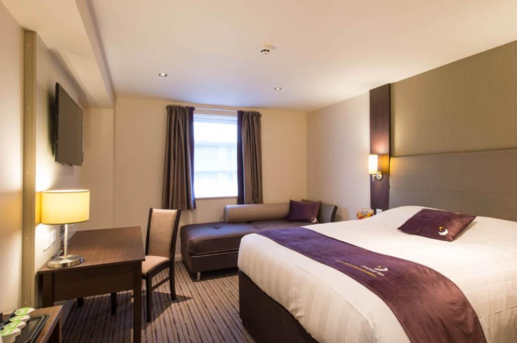 Premier Inn Dunfermline Bilik gambar