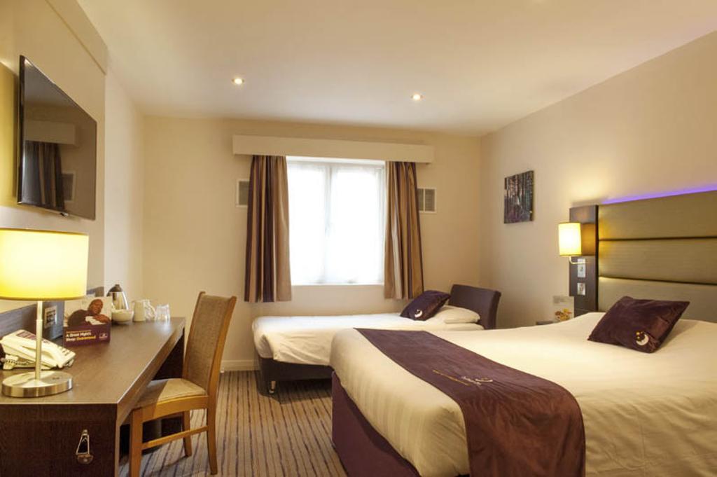 Premier Inn Dunfermline Bilik gambar